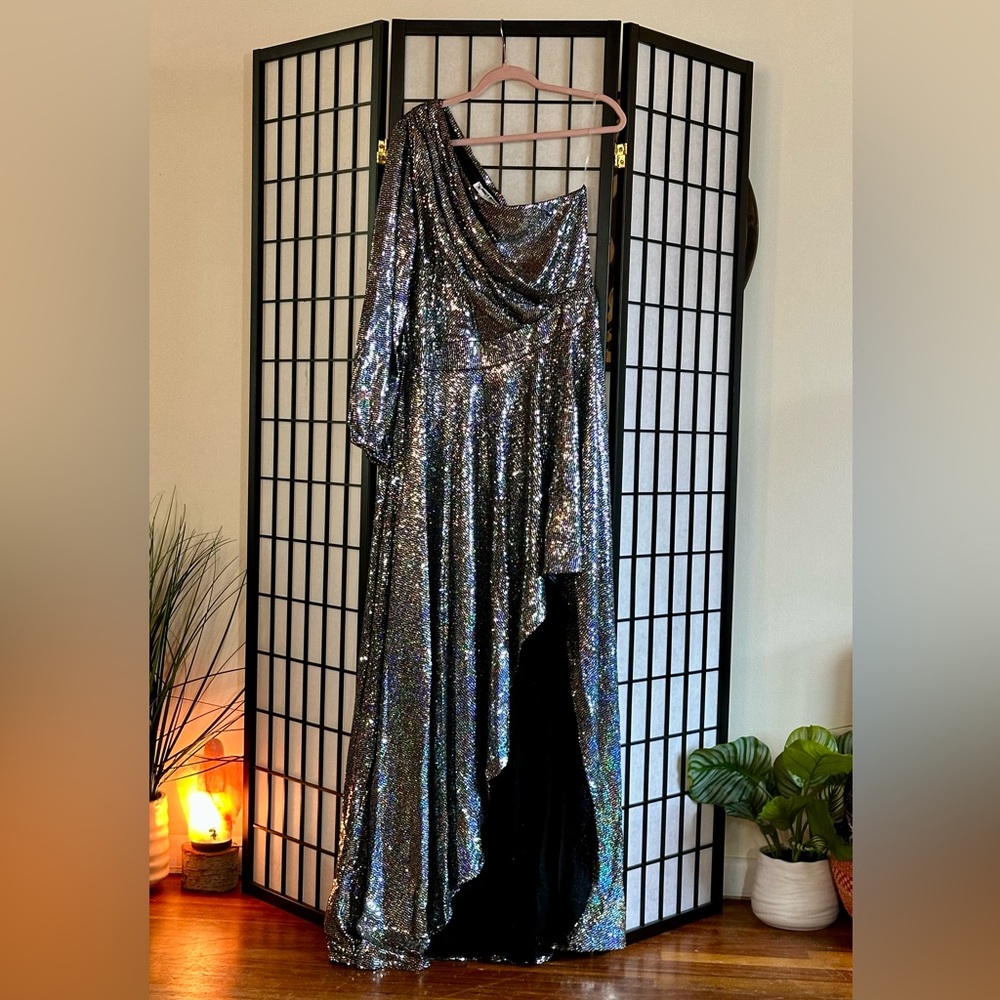 NWOT Juicy Body Goddess One-Shoulder Metallic Sequin Gown — Size 2XL